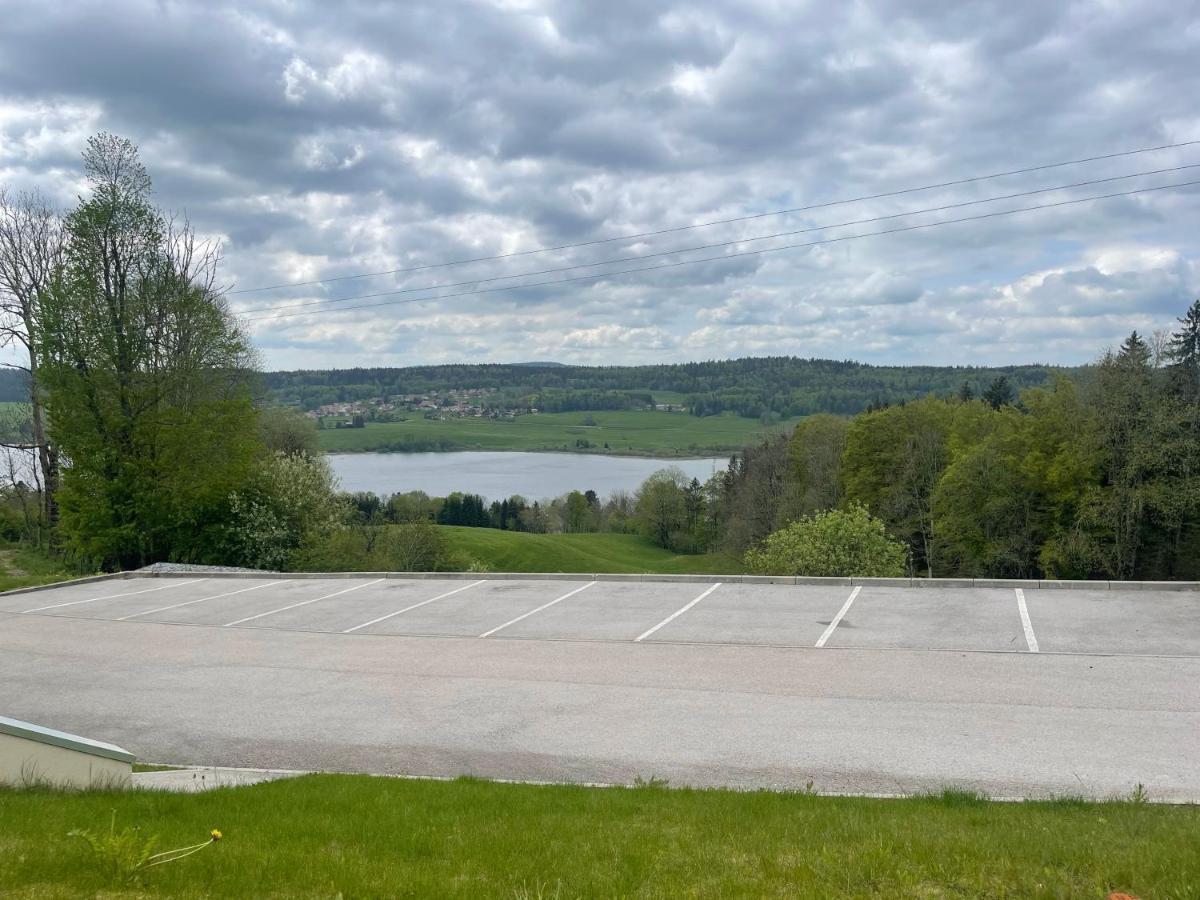 Appartement 4 Personnes Proche Lac Saint Point Montperreux Exterior photo